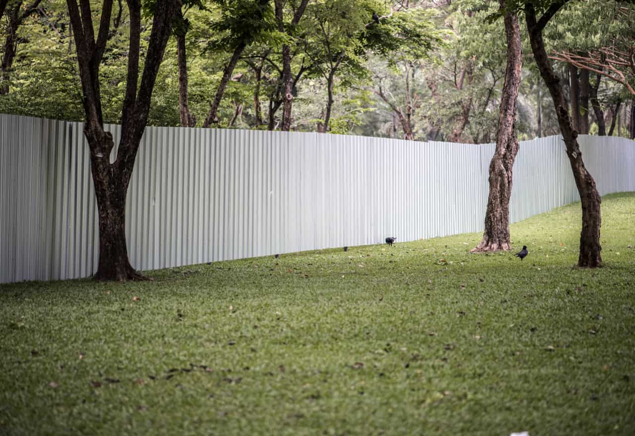 The Role of Fences in Modern Landscaping and Property Design, image size:1280x880