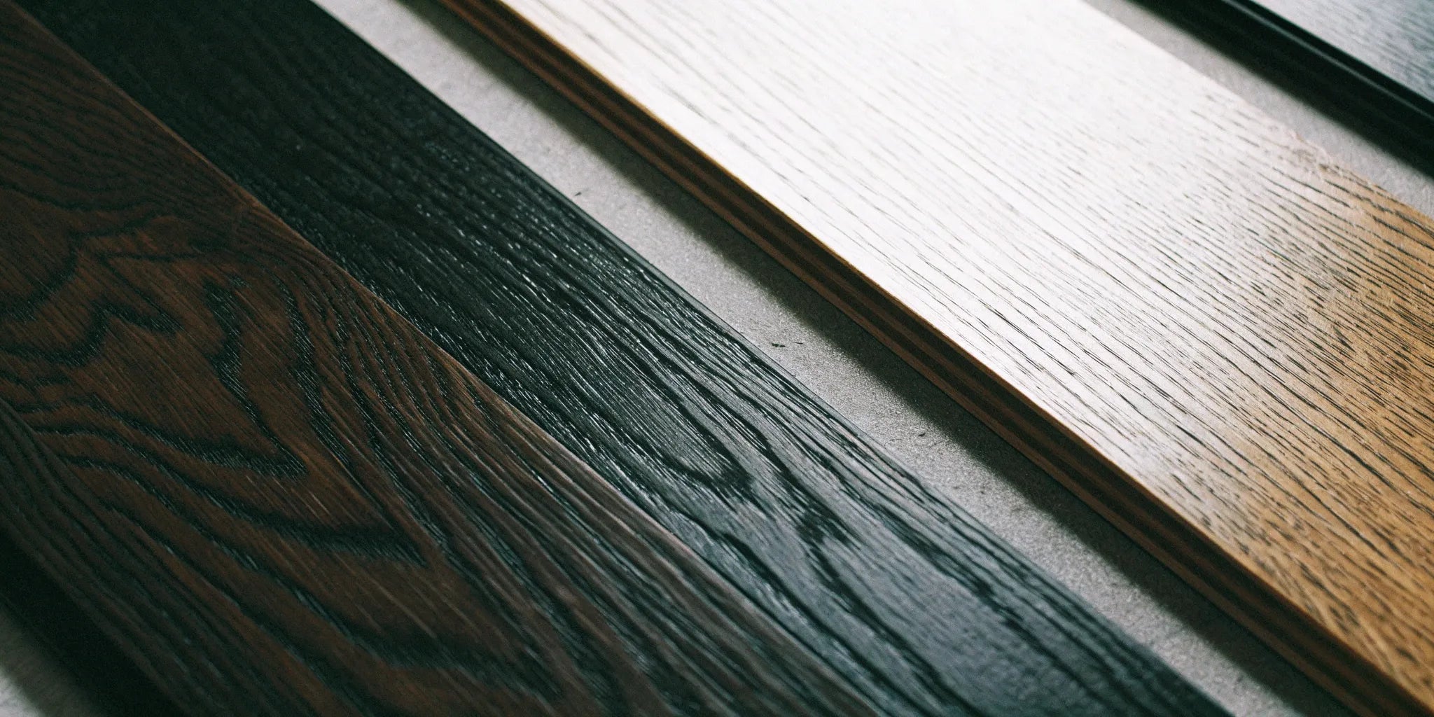 Engineered wood vs. hardwood flooring: Comparing grain and color.