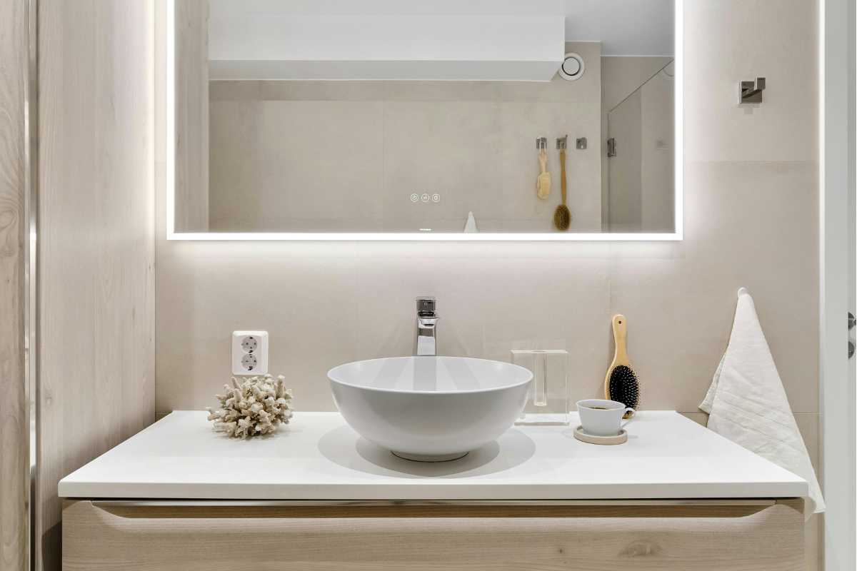 Bathroom Lighting: A Guide to Mirrors, Fixtures and Light Quality